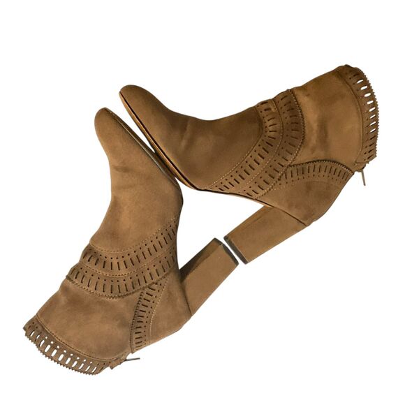ISOLA ANKLE BOOTS Womens 6.5 Evoda Taupe Suede Laser Cut Pinked Edge Bootie - Picture 10 of 14